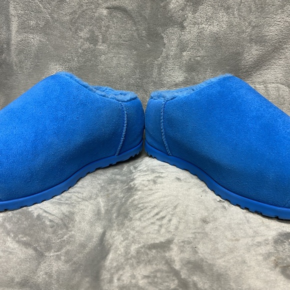 UGG Pumped Platform Slides Size 8 - Picture 7 of 10